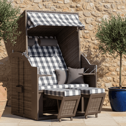 Strandkorb Trendy PURE Standard PE grey Dessin 478 mit grauem Karo-Polster im Garten vor Steinmauer