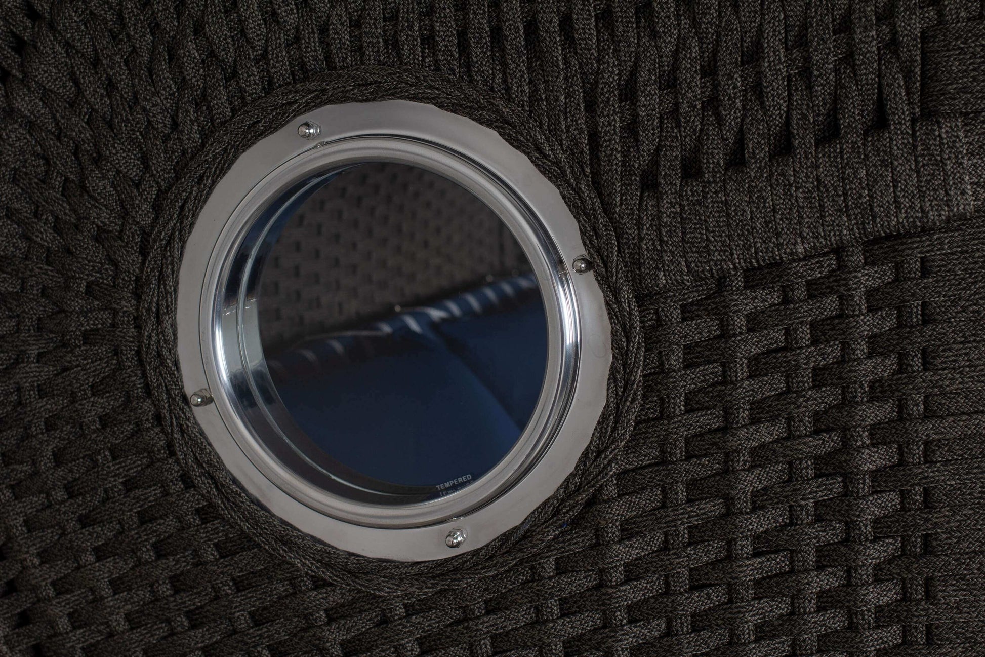 Strandkorb devries Aruba XL Rope Detail anthrazit mit rundem Bullauge im Kordel-Geflecht Dessin 236 blau weiss