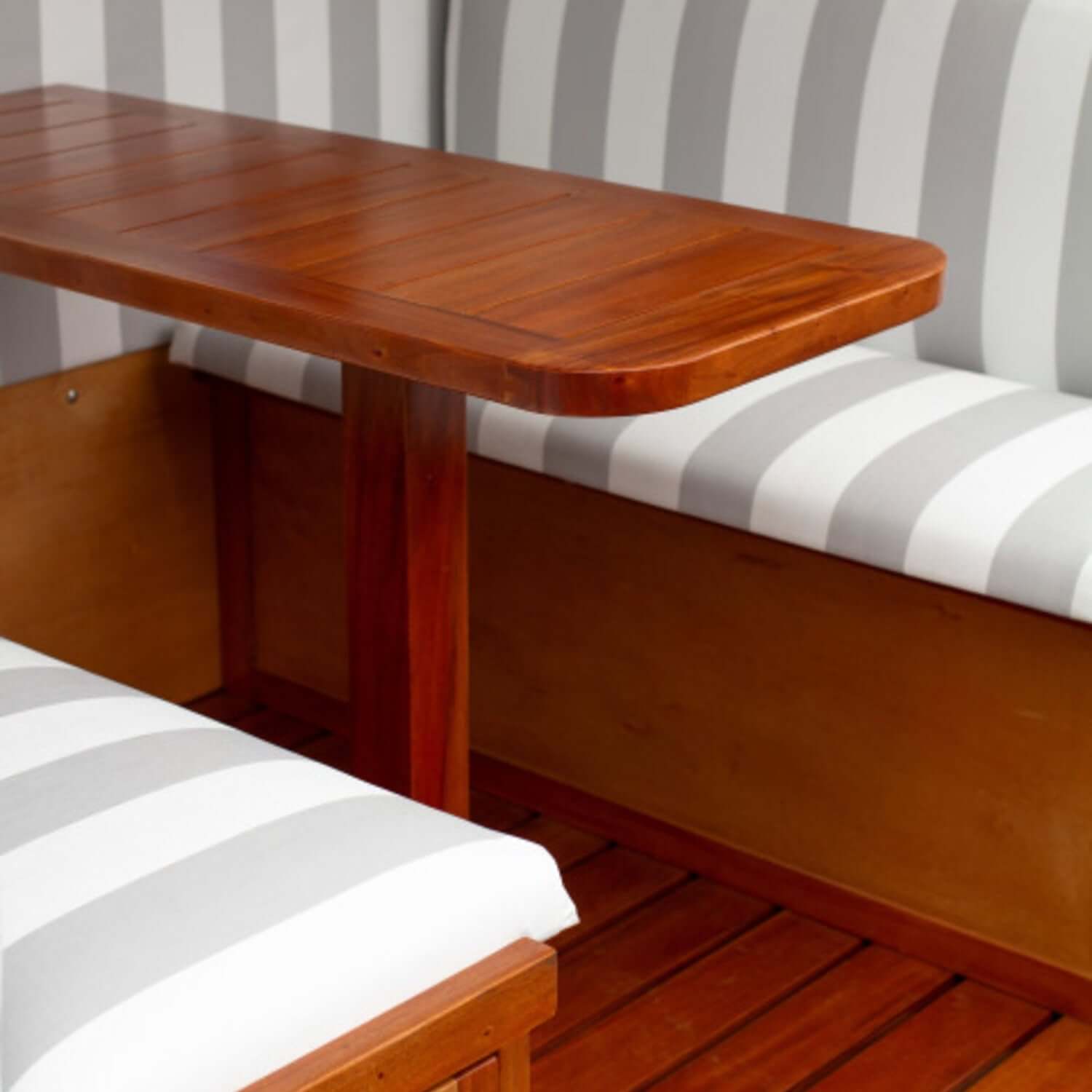 Gosch Lounge Tisch
