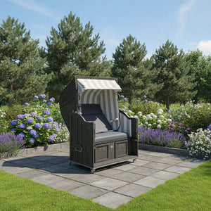 Strandkorb im Garten mit grau weißen Polster