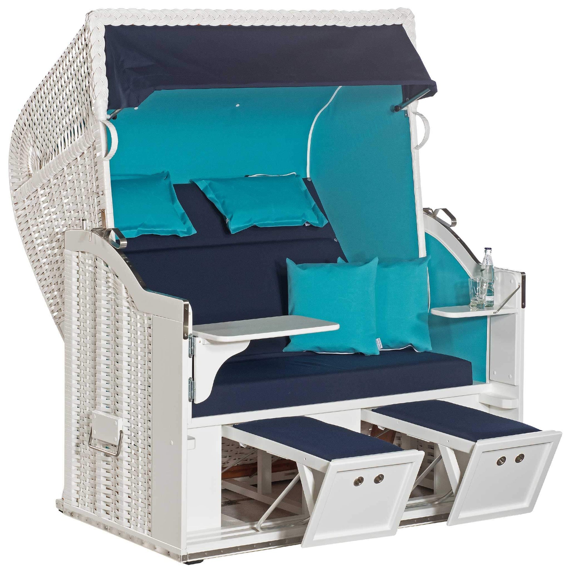 Strandkorb Classic 2XL-Sitzer weiß mit blaue und türkis Kissen, einladende Sommeroptik für zwei Personen.
