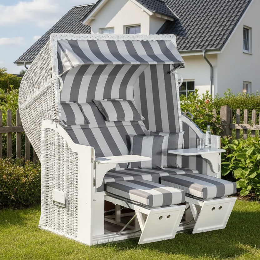 Strandkorb Sonnenpartner Classic 8106 white-washed PE-Geflecht mit grau-weißem Dessin 121, verstellbar, 2-Sitzer im Garten vor Haus