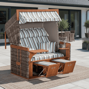 Strandkorb Sonnenpartner Modell Präsident Teak Cappucinooptik Dessin Pola mit Fußstützen und Bistrotisch auf Terrasse