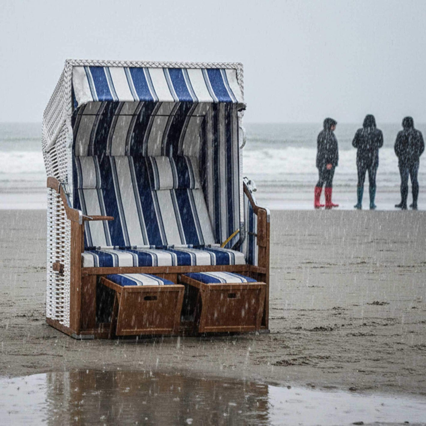 Strandkorb am Strand - wetterfest blau weiss