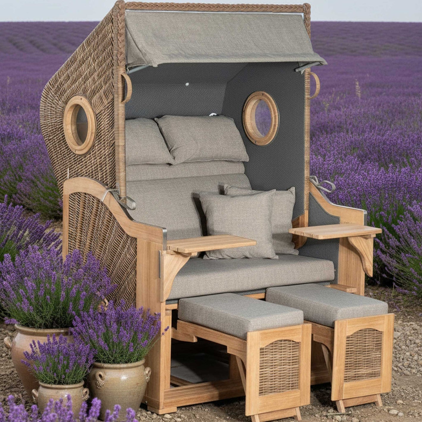 Strandkorb Teak Cosy im Lavendel Feld