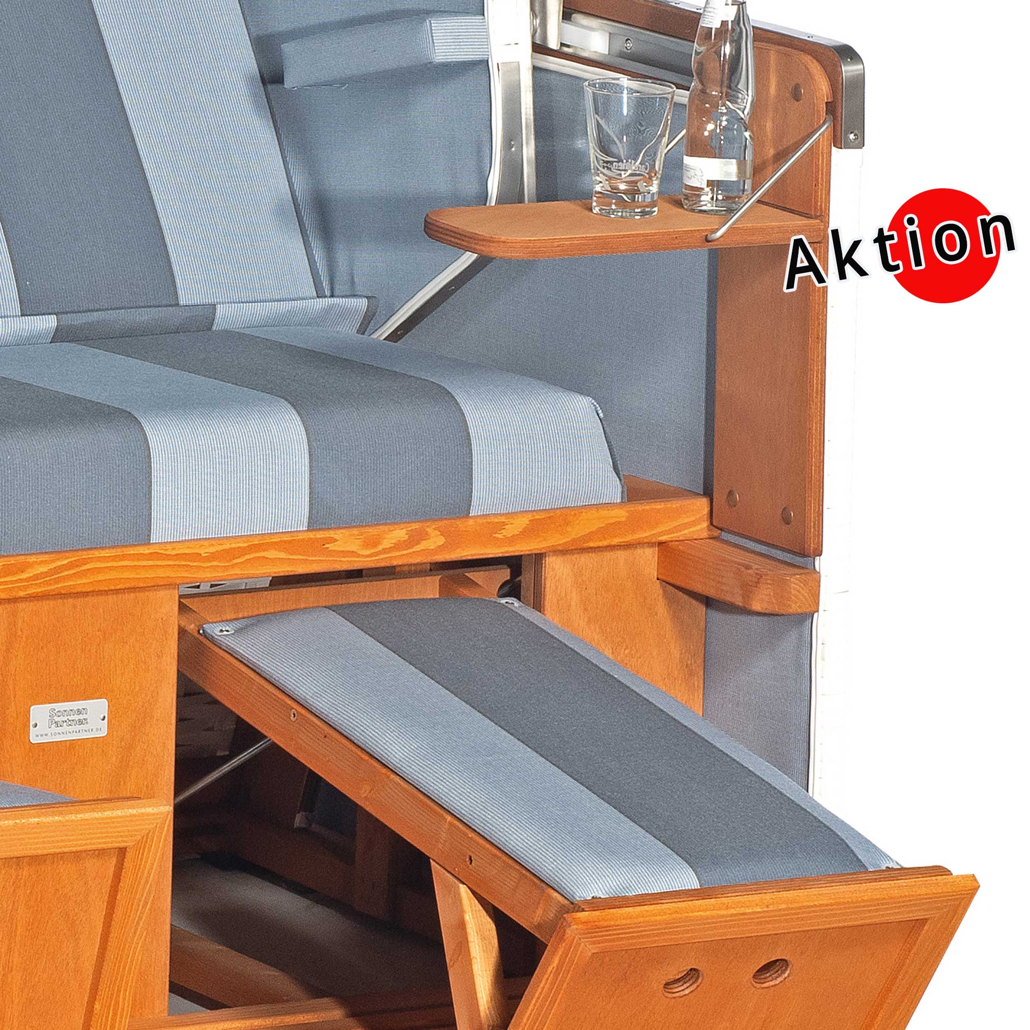 Nr. 2 -Strandkorb Sonnenpartner Modell Konsul 2-Sitzer, Geflecht weiss, Holz lasiert, Dessin 19-725 jeans blau