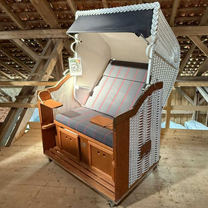 Strandkorb Sonnenpartner Modell Classic Geflecht weiss, Holz lasiert, Dessin 190 anthrazit, Innen PVC weiss wie abgebildet