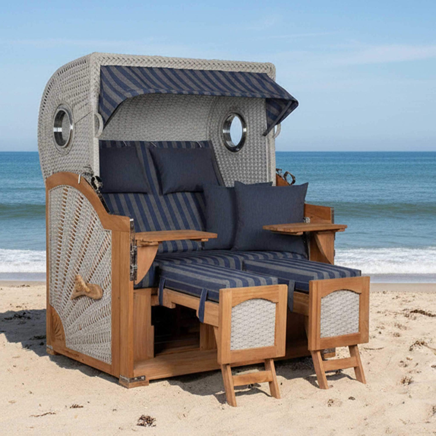 Strandkorb deVries Aruba XL Rope Kordel-Geflecht 15mm ivory am Strand mit Kissen und Klapptischen