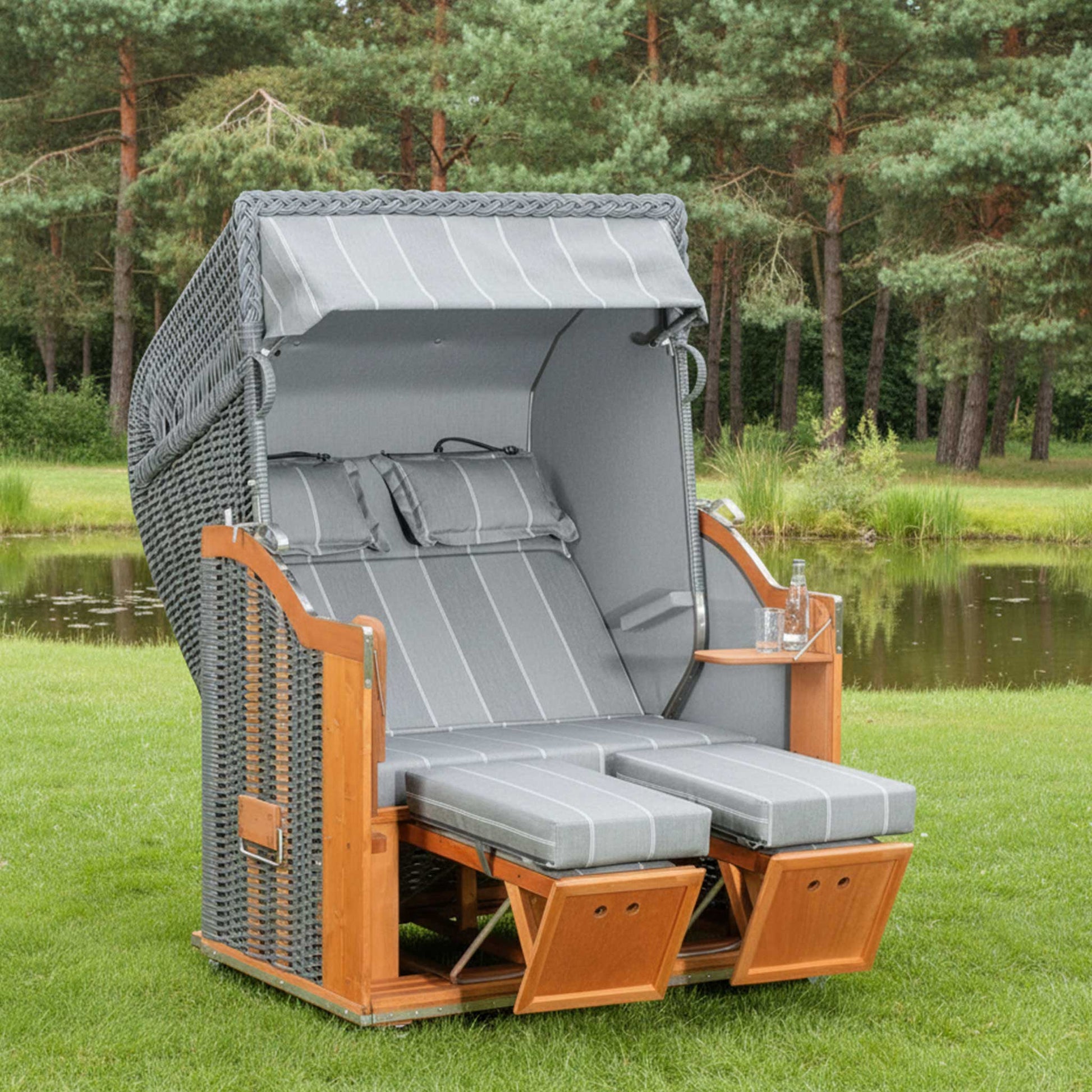 Strandkorb Classic 198 auf der Wiese am Wald