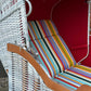Strandkorb Sonnenpartner Modell Classic white washed, Holz lasiert, Dessin bunt 13 rot weiss 712