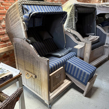 Komplettpaket - Strandkorb Landhaus Sylt Teak Vintage 120 cm, Rattangeflecht white washed, Dessin Menorca 70500 blau grau